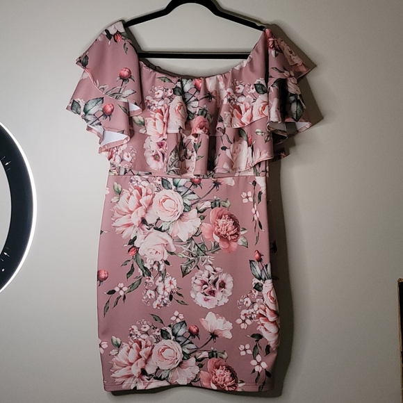 Boohoo Dresses & Skirts - Boohoo size 14 Blush Floral Off Shoulder Dress